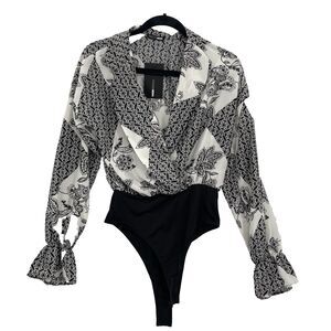 Fashion Nova Sophisticated Mama Bodysuit S Black White Long Sleeve Collar NEW